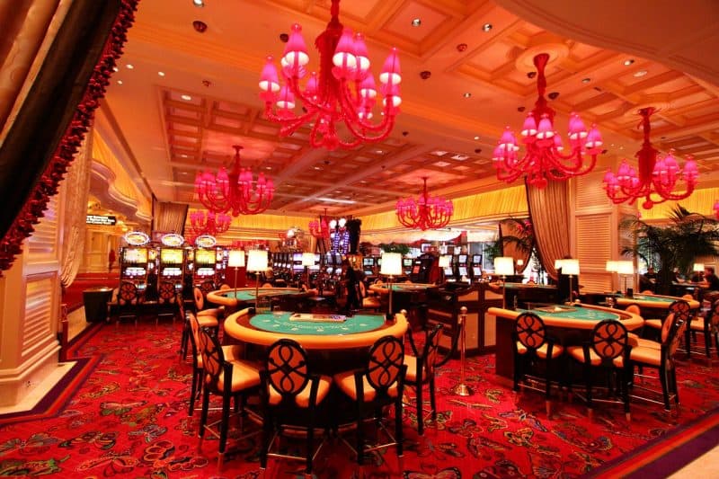 Canlı Casino Tecrünesinde Algoritmaların Rolü